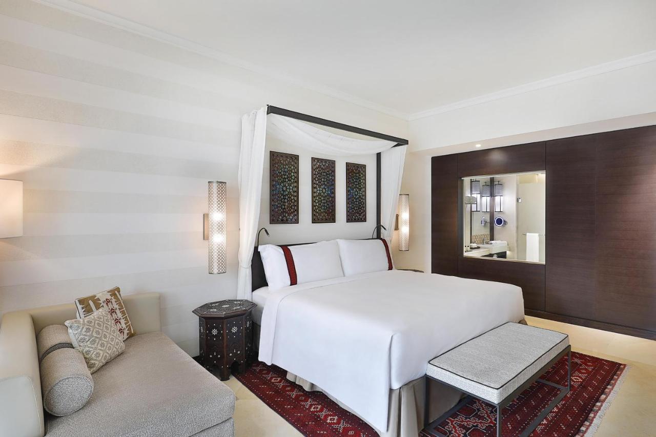 Al Manara, A Luxury Collection Hotel, Aqaba Luaran gambar A bedroom at the hotel