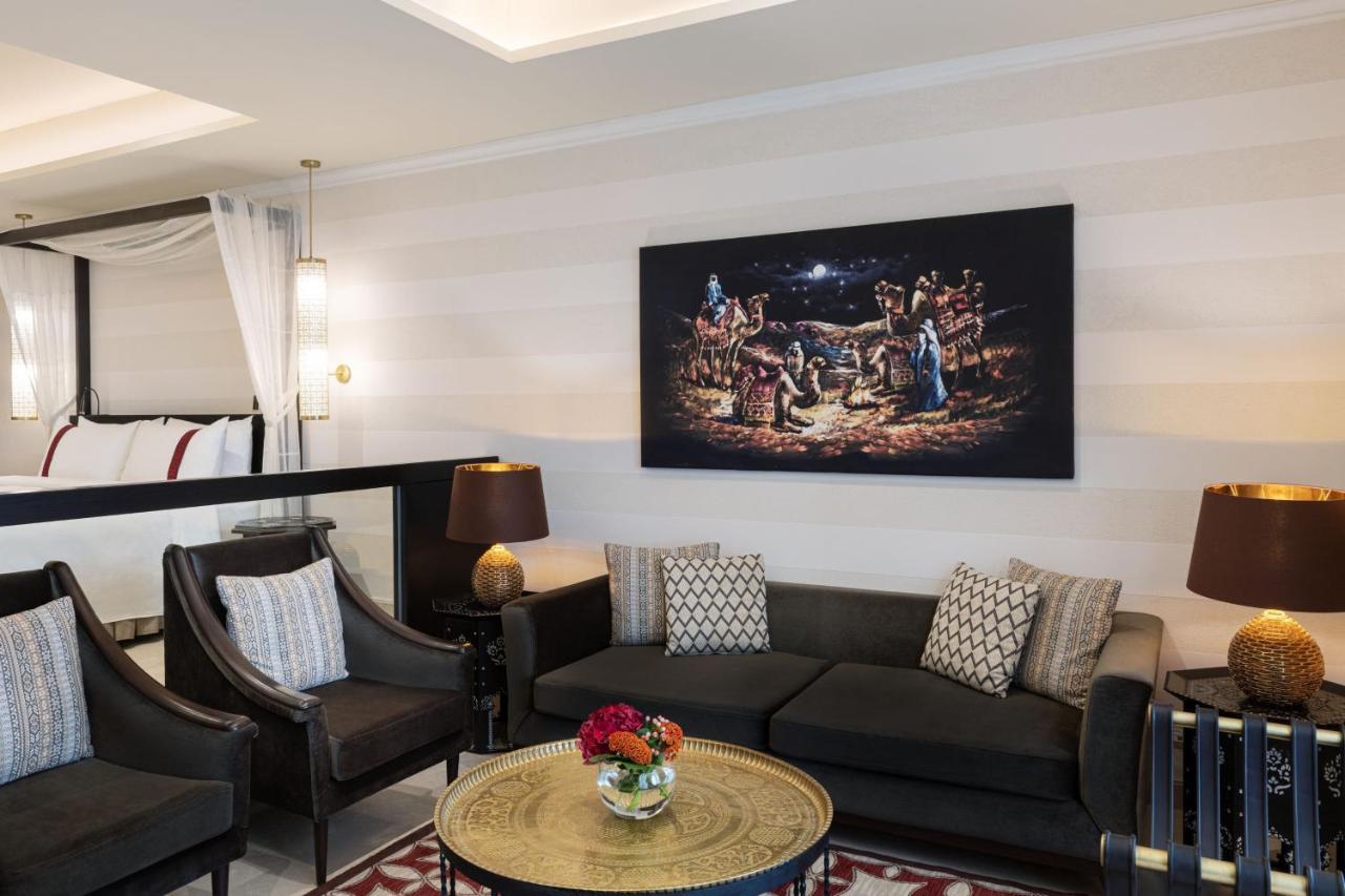 Al Manara, A Luxury Collection Hotel, Aqaba Luaran gambar The 2018 World Series Champions mural at the Four Seasons Hotel