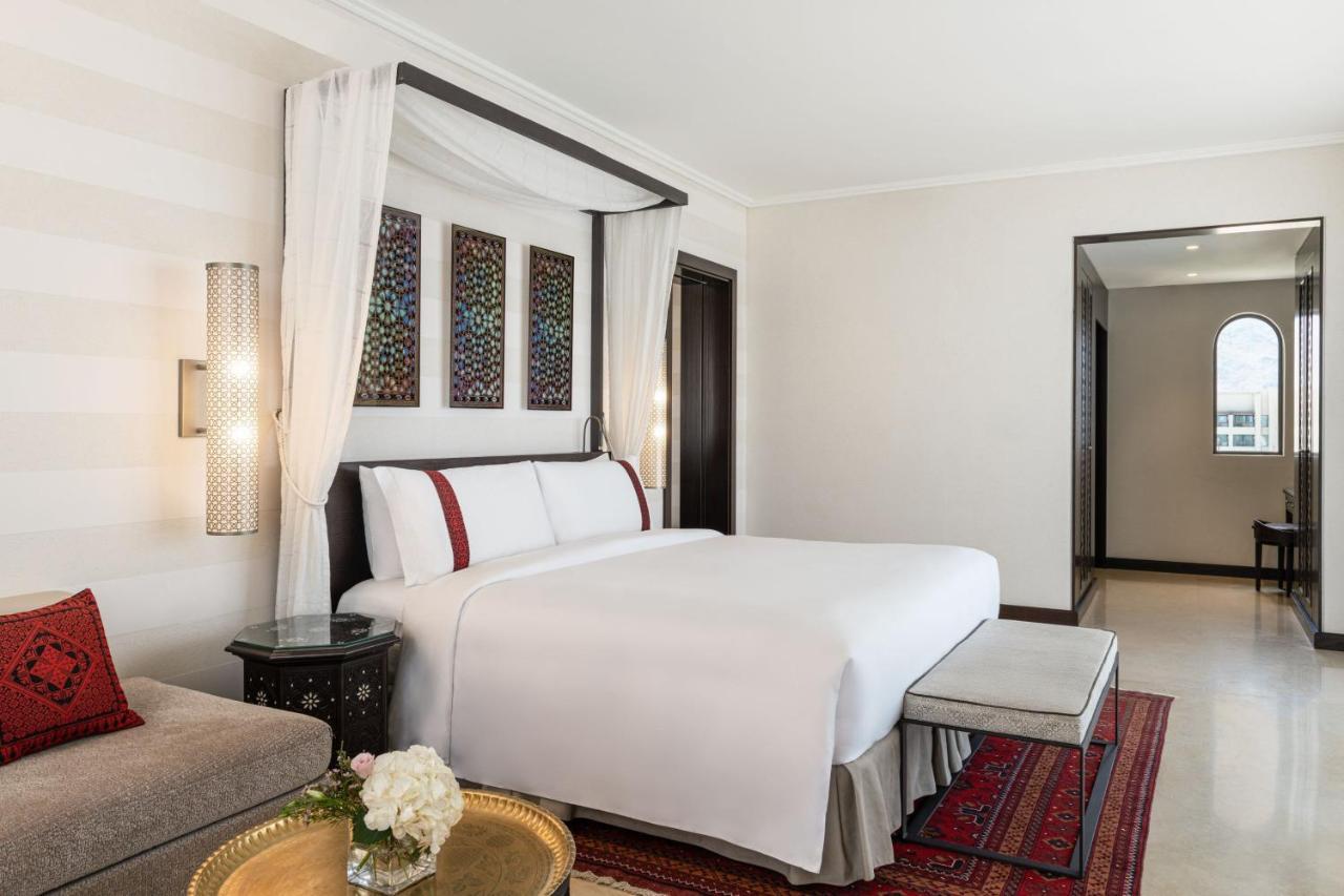 Al Manara, A Luxury Collection Hotel, Aqaba Luaran gambar A bedroom at the hotel