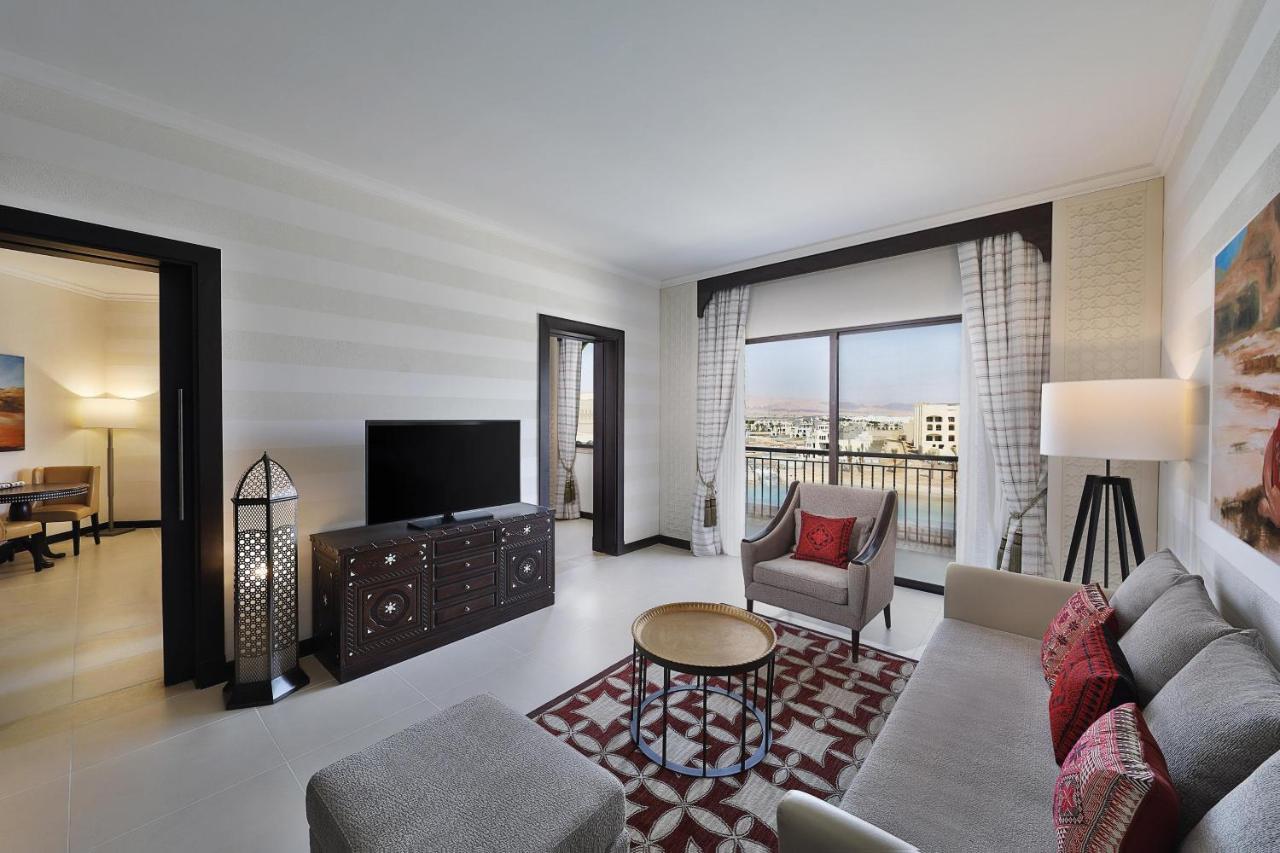Al Manara, A Luxury Collection Hotel, Aqaba Luaran gambar Living room of a suite